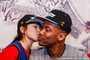 京城篮球传奇的温情瞬间：老马退役见面会，小球迷送上最纯真的吻