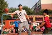 首钢男篮校园行：当篮球梦想照进现实，翟晓川与孩子们的温暖邂逅