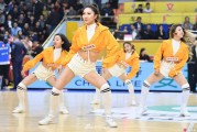 青春热舞点燃CBA赛场 广厦主场啦啦宝贝活力助阵