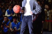 全明星赛篮球少年李易峰深圳献技为丁彦雨航打气