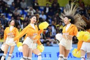 青春热舞点燃杭城 广厦主场首战福建赛场边的亮丽风景线