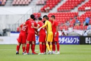 国足0-2喀麦隆：新帅五后卫实验崩盘