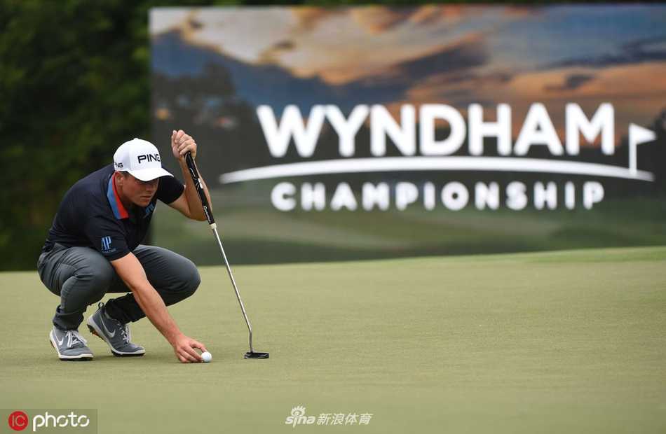 新人霍夫兰优雅完成收杆动作，身姿挺拔尽显大将风范