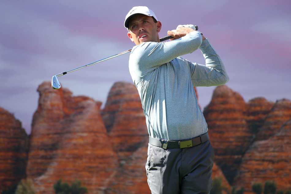 珀斯国际赛激战佳瑞浦湖群雄逐鹿展英姿 肖尔·舒瓦泽尔在三杆洞稳健开球,小白球划破天际直奔果岭旗杆而去