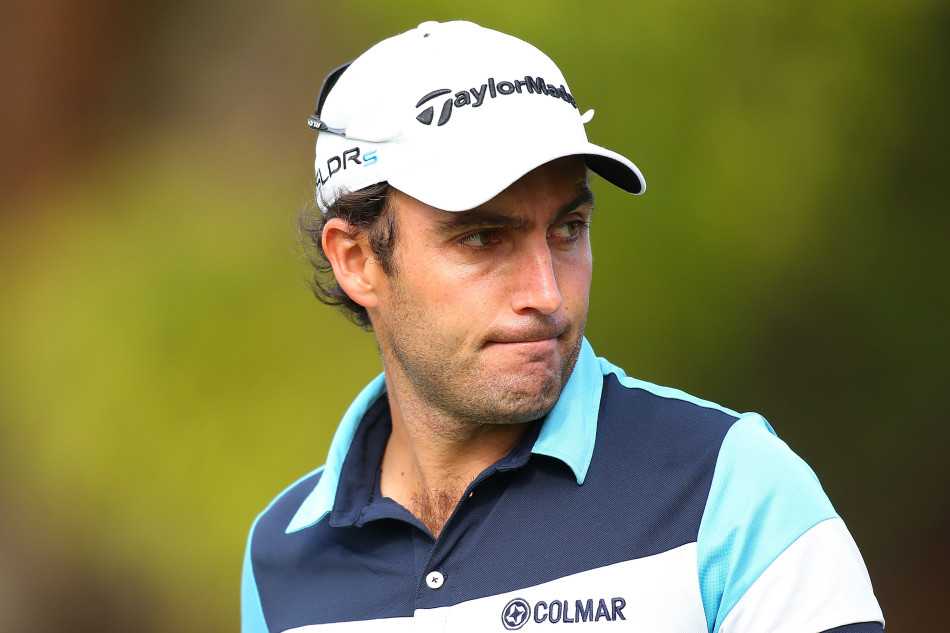 珀斯国际赛激战佳瑞浦湖群雄逐鹿展英姿 丹麦名将托比约奥利森沙坑救球瞬间,沙粒飞溅中小白球精准落向果岭