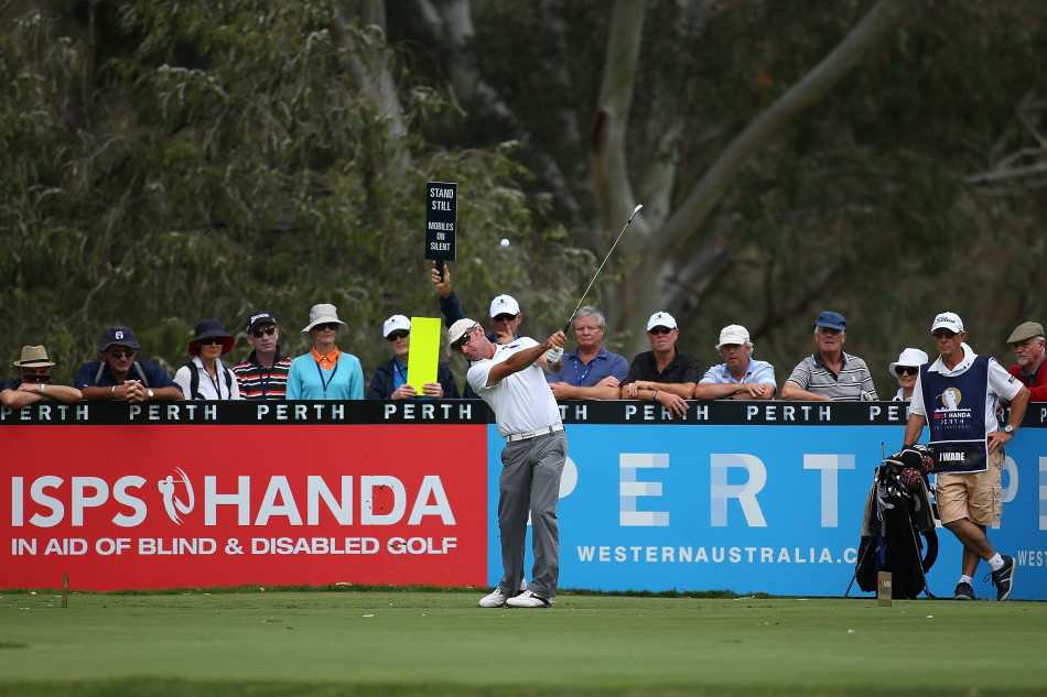 珀斯国际赛激战佳瑞浦湖群雄逐鹿展英姿 球员沙坑救球精彩瞬间,逆境中展现高超技巧与冷静判断力