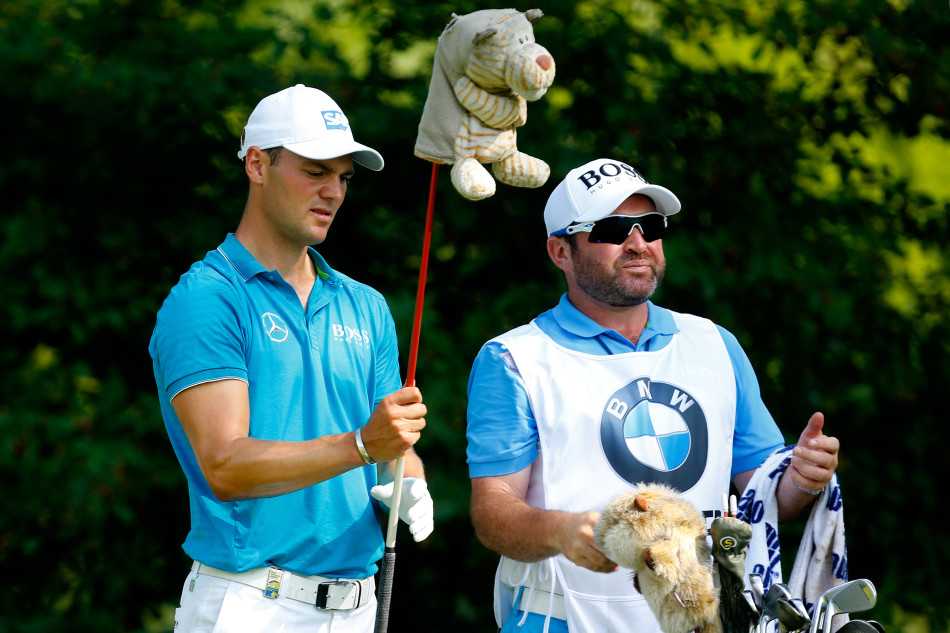 德国名将马丁-凯梅尔的球包上挂着一个造型别致可爱的毛绒杆套，为紧张赛事平添一抹轻松趣味，展现了球员的独特个性。