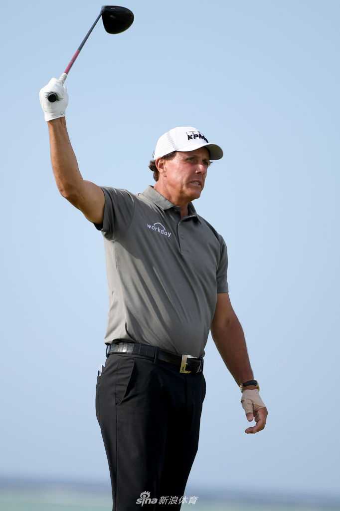 加西亚完成一记精彩的推杆进球后，握拳庆祝，脸上洋溢着标志性的灿烂笑容。