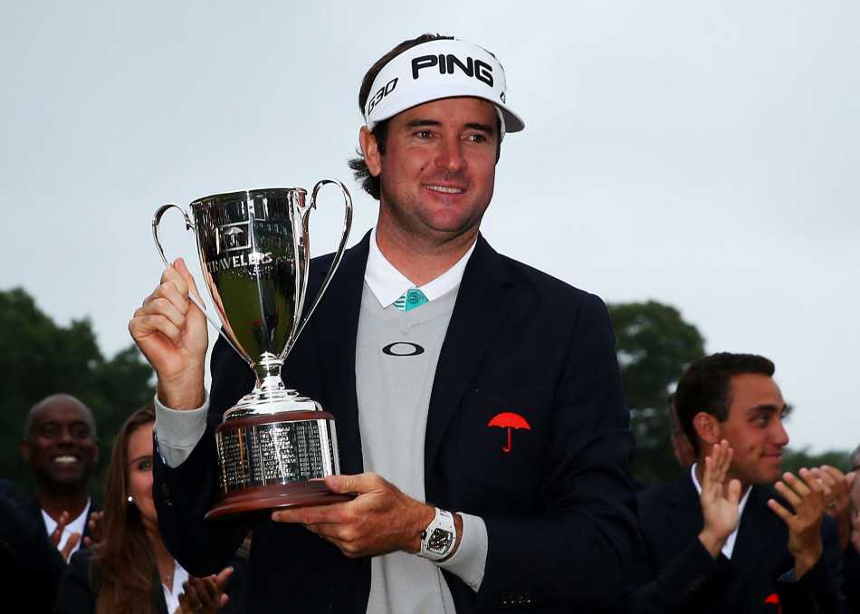 巴巴沃森与对手保罗·卡西在延长赛中激烈角逐后，相互致意，展现惺惺相惜的体育精神