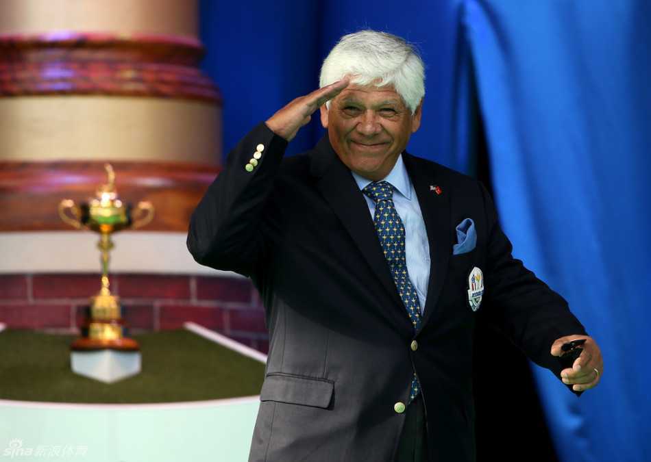 总统杯赛场激烈角逐，团队荣誉让球员们紧握拳头激情庆祝