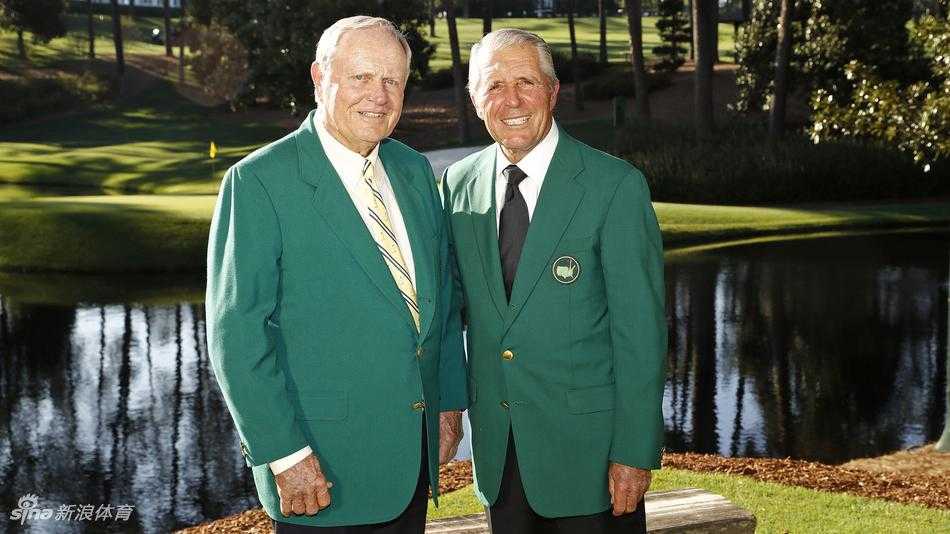 2017年晚宴现场，冠军们举杯相庆，笑容洋溢，杯觥交错间流淌着胜利的喜悦与兄弟般的情谊