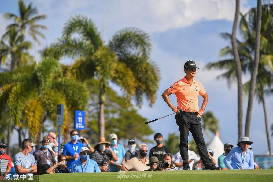 老将福瑞克展现出教科书般的挥杆动作，在夕阳的余晖下身影格外经典。