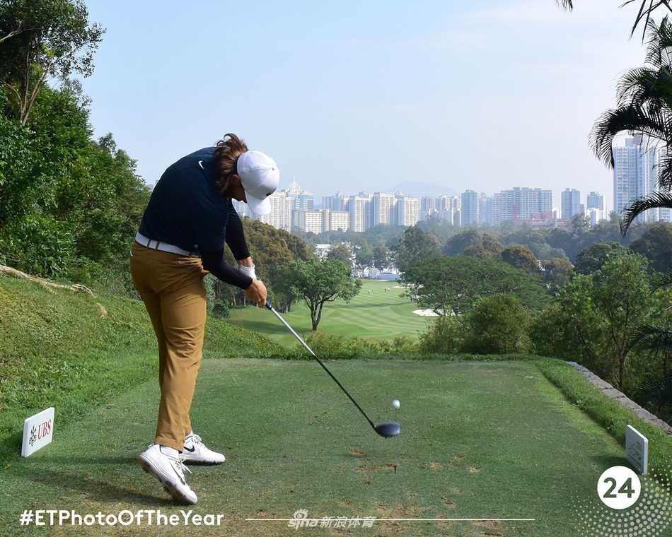 冠军之巅：球手挥杆瞬间，晨曦金光穿透林间，如同为胜利加冕