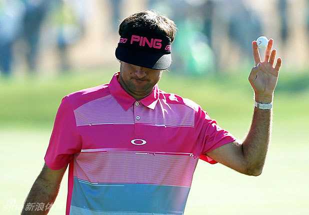 魏圣美身着靓丽而干练的赛场服饰，自信挥杆，女性力量与高尔夫时尚在她身上得到完美融合。