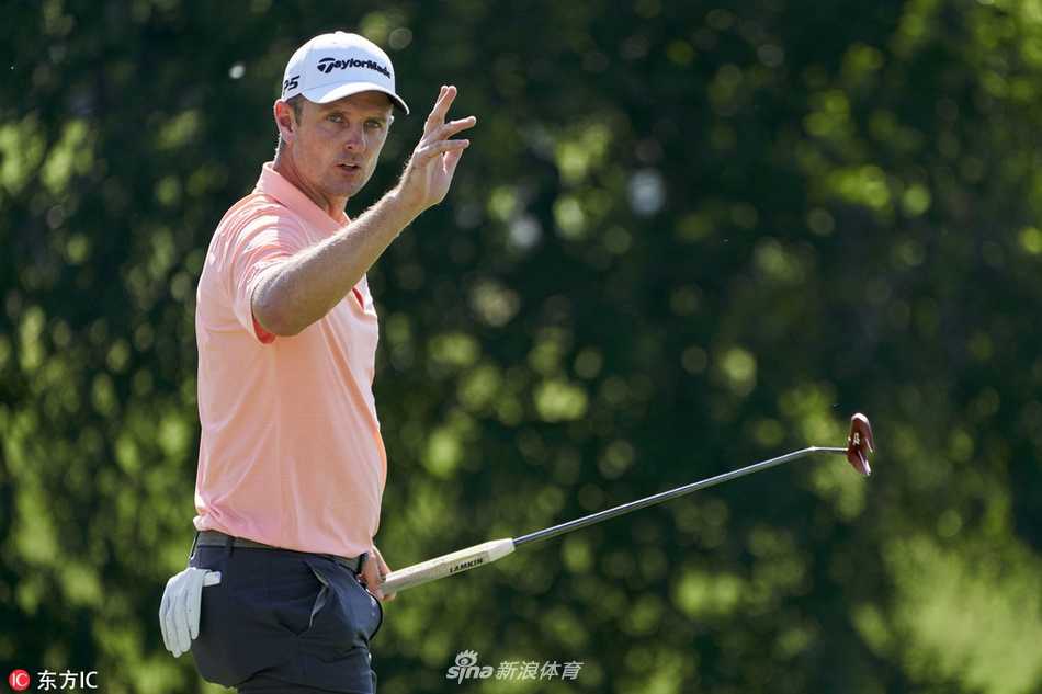 贾斯汀·罗斯在决赛轮专注推杆，眼神坚定，正为锁定冠军做最后冲刺