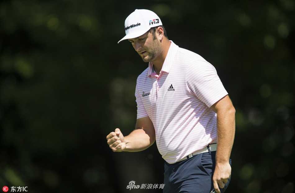 贾斯汀·罗斯在决赛轮潇洒挥杆，身姿舒展，动作一气呵成