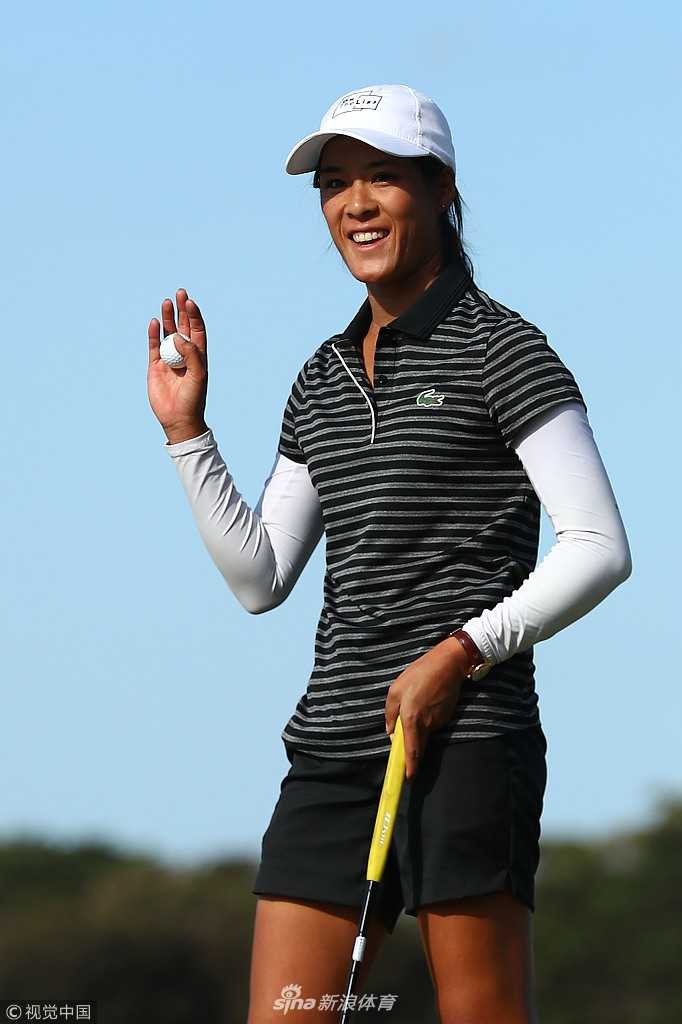 维克公开赛波蒂尔逆转夺LPGA首冠 吴秀贤考夫曼憾失良机 中国球员刘钰在球道上冷静观察风向,她在本届赛事中是中国军团表现最好的选手