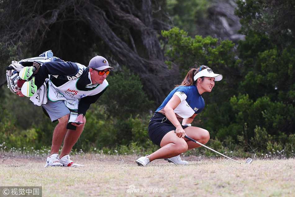 维克公开赛波蒂尔逆转夺LPGA首冠 吴秀贤考夫曼憾失良机 维克公开赛独特的同组出发场景,男女球员在同一个球道上竞技,诠释了赛事平等创新的精神