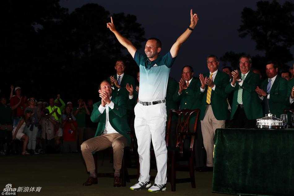 颁奖仪式上，加西亚展开双臂，尽情享受着全场观众为他送上的、如同潮水般汹涌的掌声与欢呼