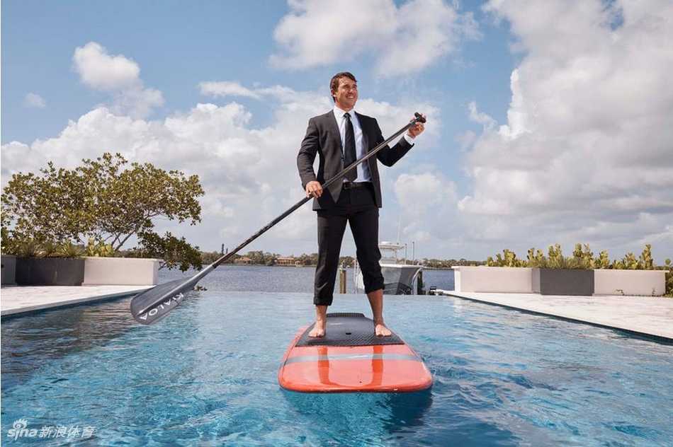 贾斯汀·托马斯在比赛中凝神思考，展现新生代冠军的沉稳与锐利目光