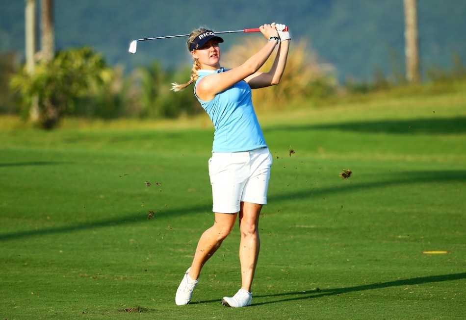 加特勒的收杆瞬间充满张力，身体完全扭转，目光追随小球飞向远方