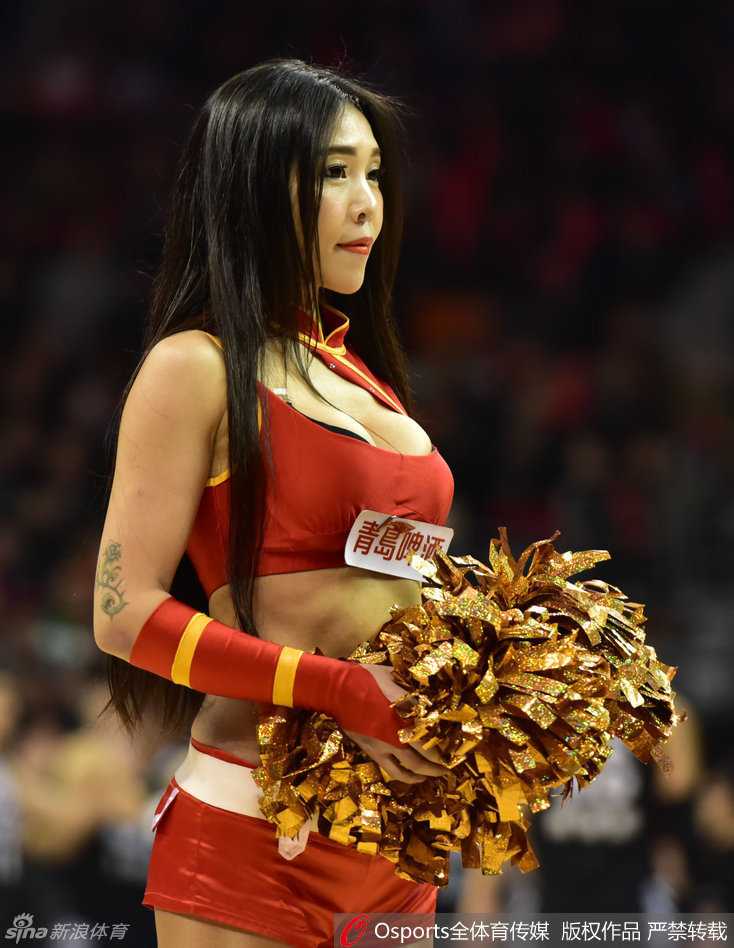 伴随着音乐的尾声，宝贝们以炫丽托举动作完美收尾，默契配合展现出团队的力量与舞蹈的艺术性