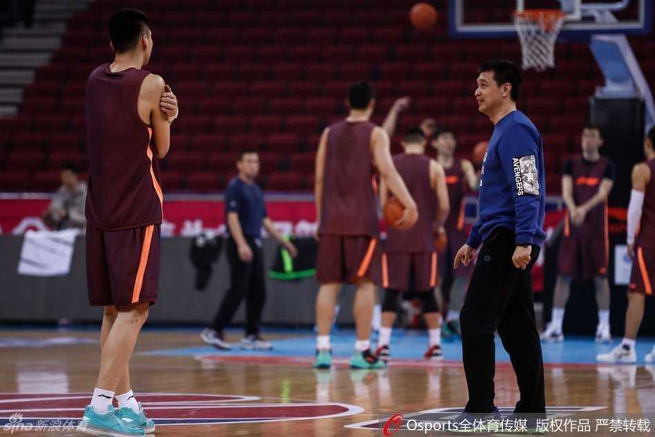 孙悦在训练间隙秀了一下球技，动作潇洒自如，显然已经从伤病中恢复了过来。