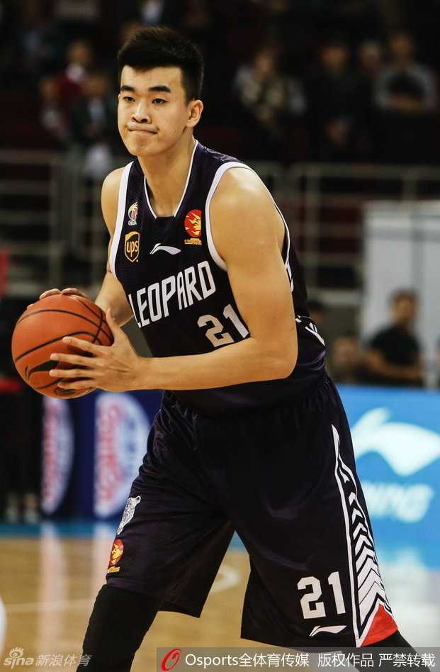 朱彦西在三分线外从容出手，皮球划过一道完美的弧线，空心入网，这是他作为空间型内线最致命的杀手锏