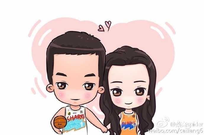 休闲时光的甜蜜定格:篮球明星蔡亮与未婚妻的幸福求婚记 蔡亮单膝跪地,手中捧着由数百朵红玫瑰组成的超大花束,面前的未婚妻既惊讶又感动,双手掩面,眼中闪烁着幸福的泪光。