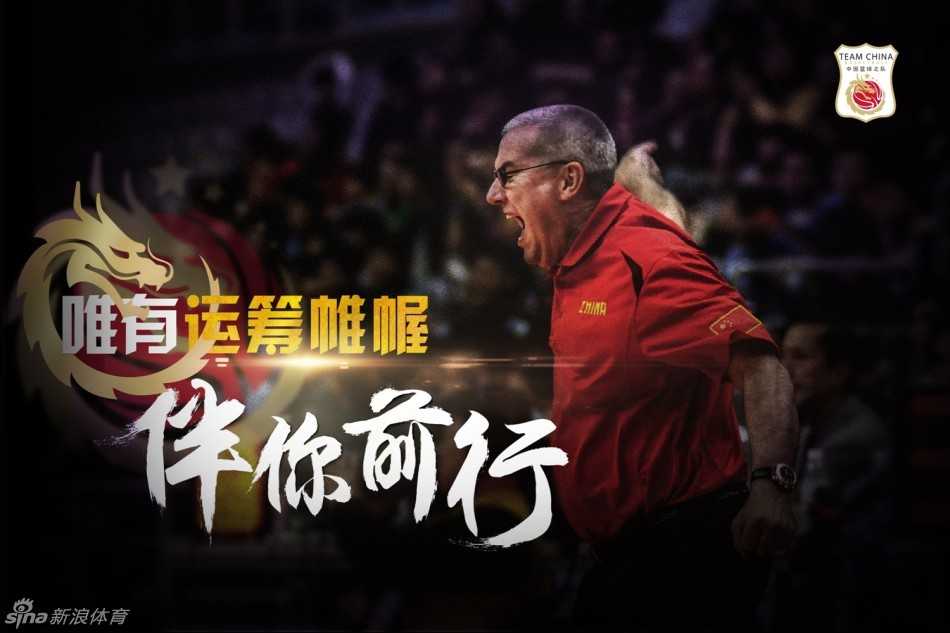 老将陈楠在篮下卡位要球，神情专注而坚毅，作为队伍的精神支柱，她的每一次回归都诠释着对中国女篮矢志不渝的忠诚。