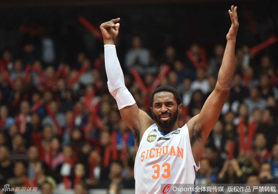 巅峰对决铸就新王:回首四川加冕CBA总冠军的荣耀之路 哈里斯腾空暴扣,哈达迪握拳庆祝,四川双外援联手点燃主场激情