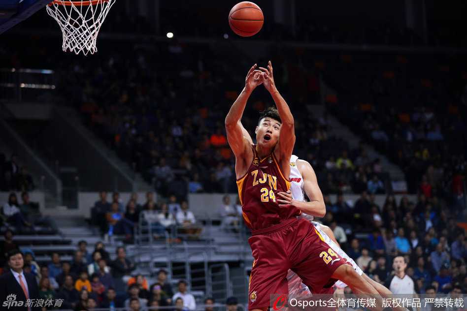 广东宏远豪取十一连胜,团队篮球助华南虎高歌猛进 周鹏底角三分出手,篮球划出完美弧线,直奔篮筐而去