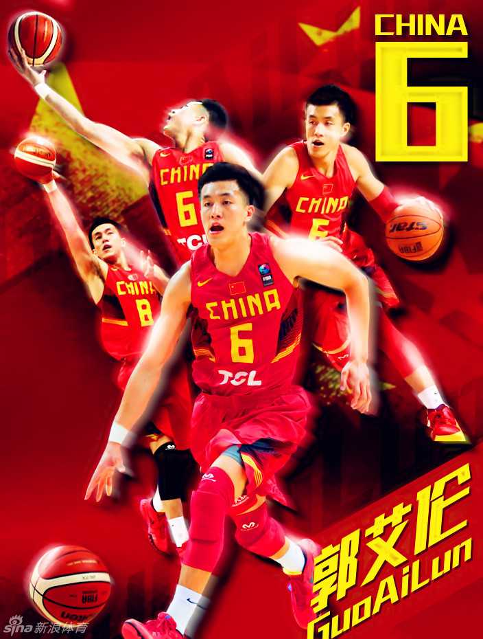 忆往昔峥嵘岁月,谁将扛起中国男篮的旗帜? 周琦伸出长臂干扰澳大利亚球员投篮,尽管身体对抗尚显稚嫩,但他用身高和臂展构建起禁飞区。