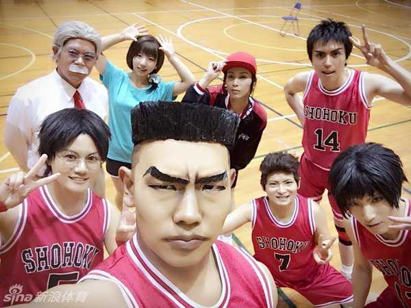 日本网友神还原赤木刚宪:灌篮高手最热血的中锋魂 赤木刚宪在篮下卡位,双手张开死死挡住对手,脸上的青筋都因用力而暴起