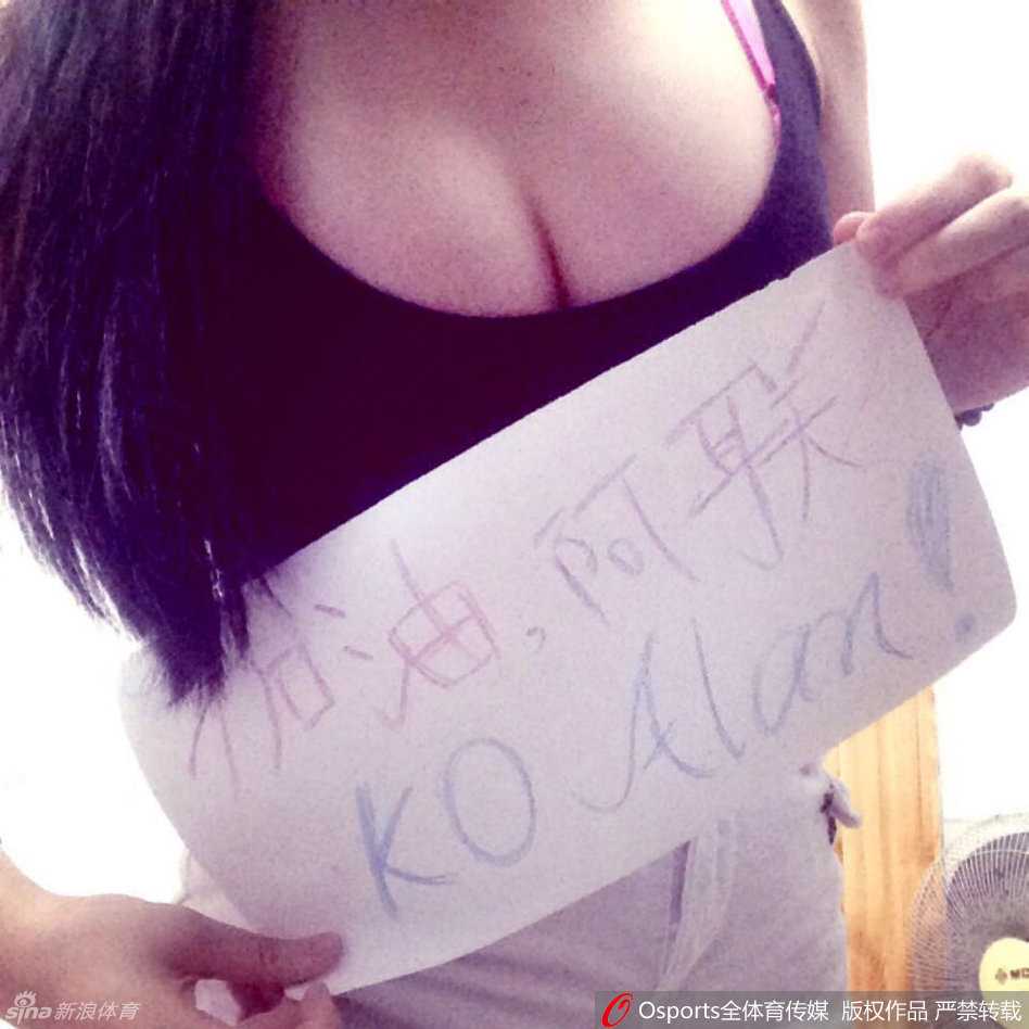 易建联领军豪取四连胜 篮球宝贝热舞引爆东莞主场 暂停间隙,篮球宝贝献上激情热舞,领舞的队员笑容灿烂,有力的舞姿带动起全场观众的欢呼节奏