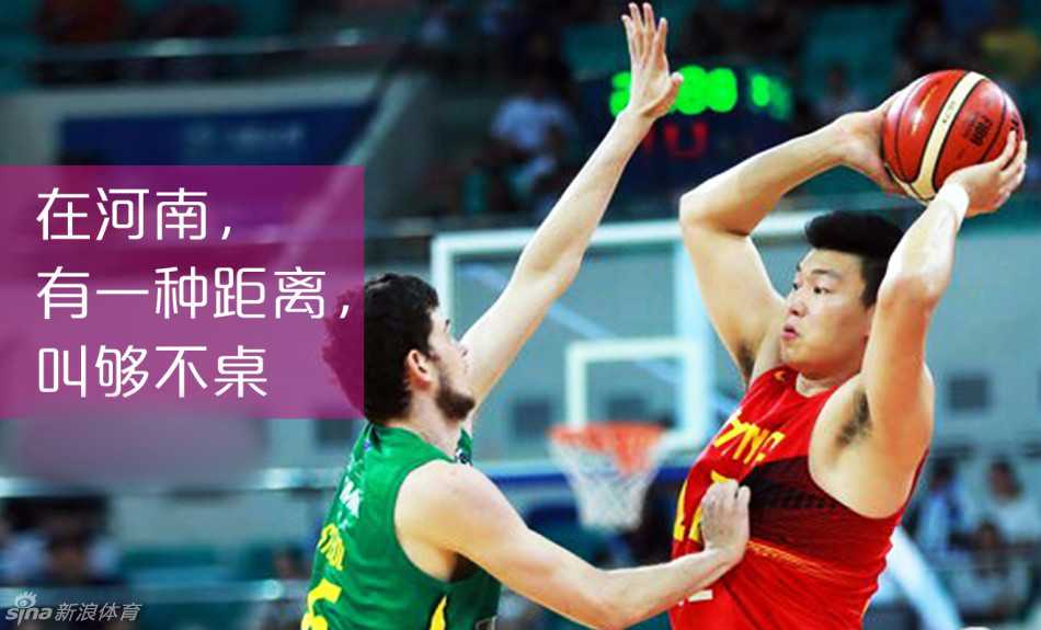 有一种“中”叫河南话:恁看看带劲不带劲 李根老师做出夸张的搓手动作,眉头紧锁,一副“可桌急”却又无可奈何的可爱模样。