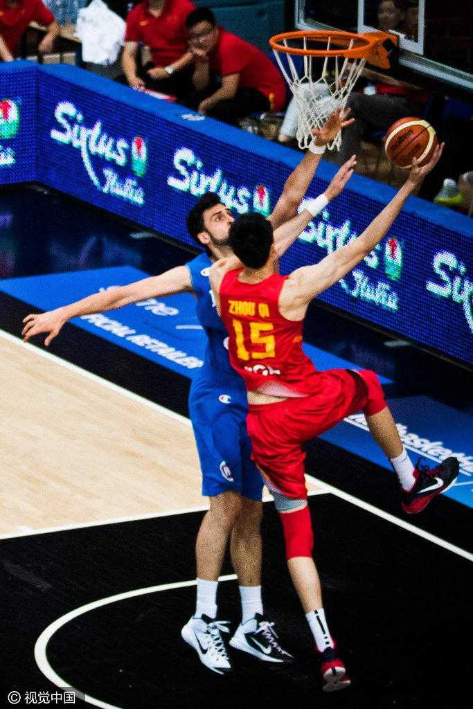 赛后，中国男篮队员难掩失落之情，这场29分的惨败让他们看清了与世界强队的差距，也为奥运备战之路敲响了警钟。