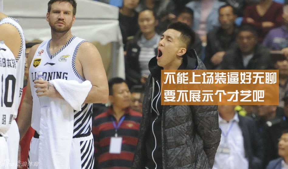 男篮食堂争霸赛:郭少打蛋靠队友,西热烤肉获姚明点赞 郭艾伦系着花围裙,站在摆满菜肴的餐桌前,脸上的笑容比身后的灯光还要灿烂,眼神里满是初次掌勺的得意与期待。