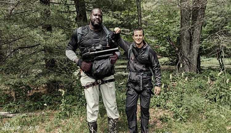 站在食物链顶端的巨人:贝尔递蛆喂姚明,荒野求生上演最强对决 走出了荒野的荆棘,贝尔与姚明身着正装,在英国威廉王子的接见中展现出另一番风采。这一刻,荒野的粗粝化为荣誉的勋章,三人相谈甚欢,共同传递着探索与环保的理念。