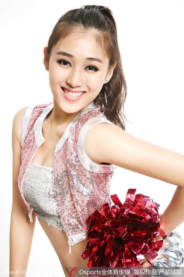 粉嫩写真展多样魅力,浙江蕞红啦啦队甜美与性感的梦幻协奏 灵动身姿演绎魔鬼身材,赛场下的柔美时光令人倾倒