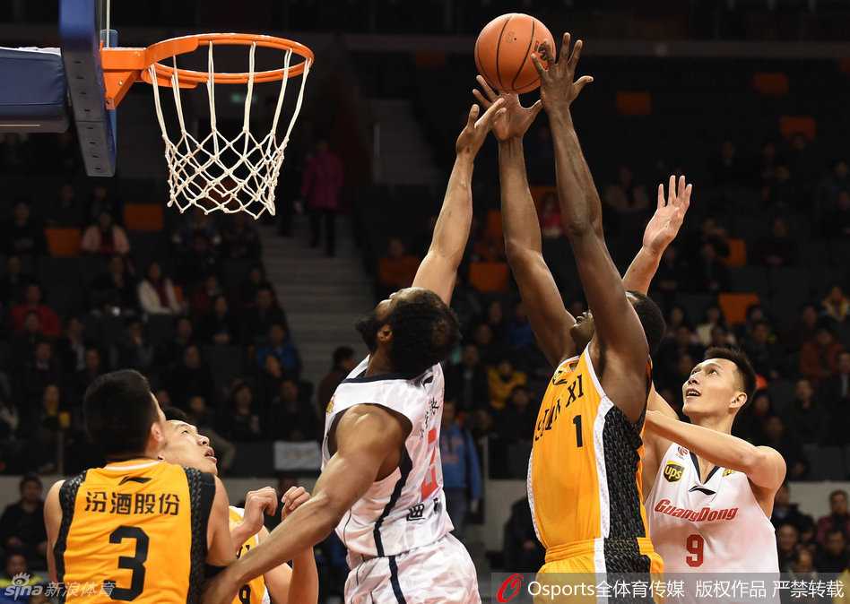 粤媒:阿联隔人暴扣显王者霸气 朱芳雨剑指总冠军 周鹏与富兰克林怒目而视,火星四溅,队友们一拥而上拉开二人,现场气氛紧张到了极点