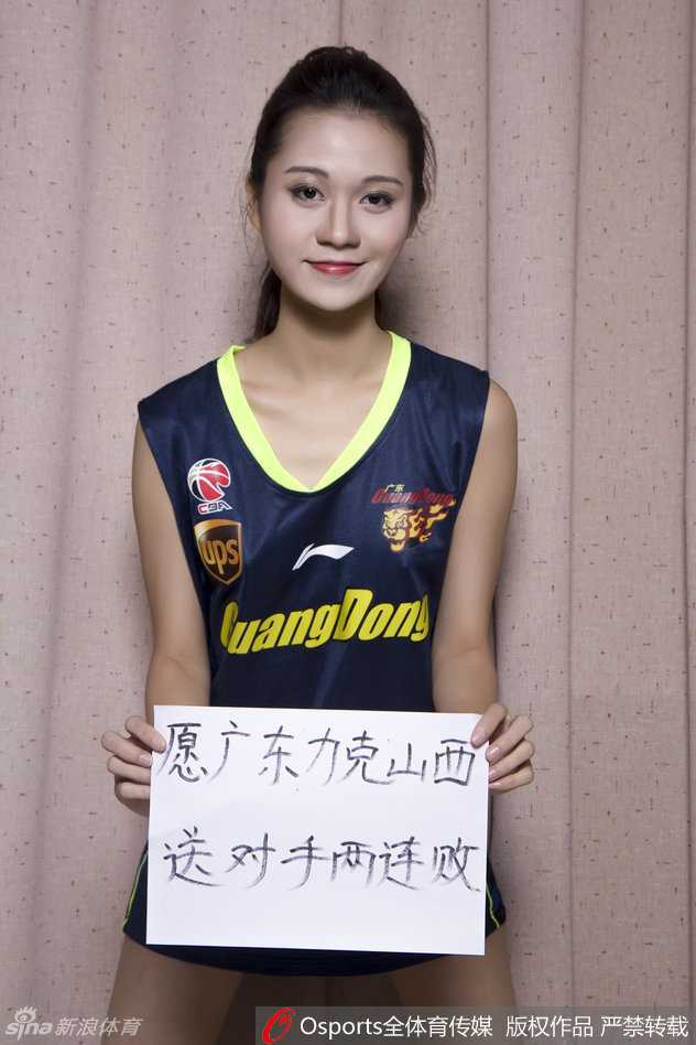 粤色绽放:宏远篮球宝贝的激情助威与复仇之夜 胜利之夜,宝贝们手持闪耀的花球,在漫天彩带中尽情欢呼,她们的笑脸与冠军旗帜交相辉映,见证着主队的荣耀时刻