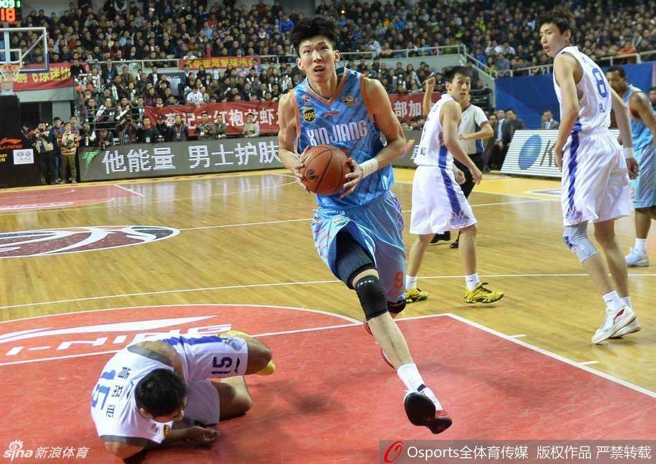 粤辽双雄闪耀东莞,易建联卫冕票王引领全明星盛宴 北区后场核心郭艾伦自信控球,肩负辽宁球迷期待闪耀全明星赛场