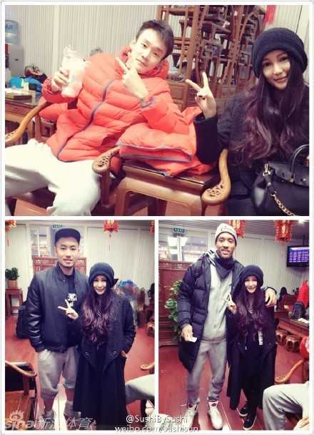 丁彦雨航与好友翟晓川在度假胜地马尔代夫留下剪影，夕阳下的两道影子亲密地靠在一起