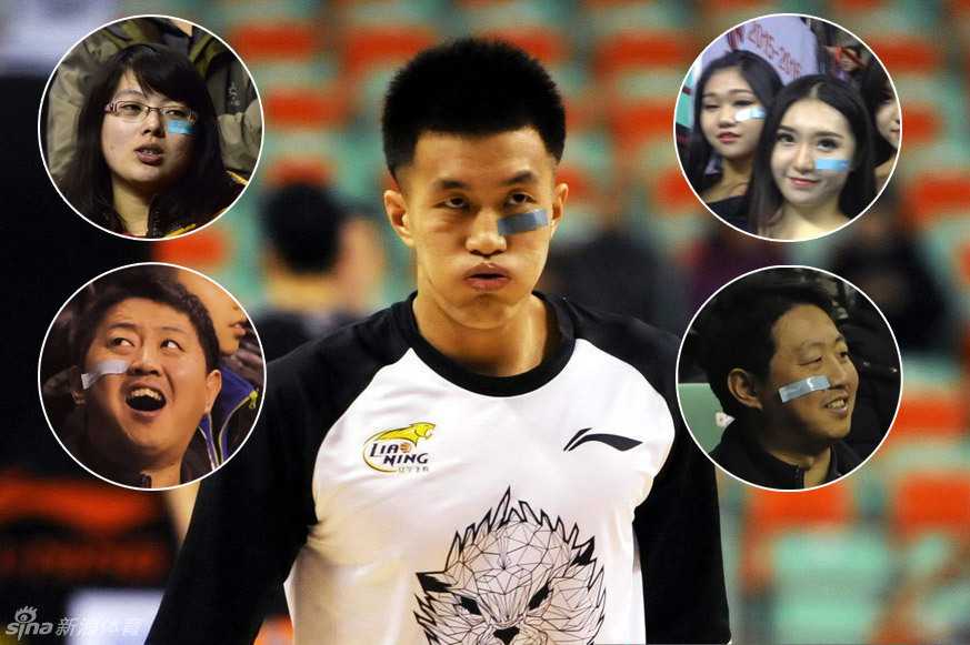 辽宁球迷贴“幸运符”声援郭艾伦 创可贴成主场最暖风景 本溪体育馆内灯火通明,辽宁球迷们脸上都贴着与郭艾伦同款的蓝色创可贴,他们神情专注而坚定,用这种无声的方式表达着对场上球员最硬核的支持。