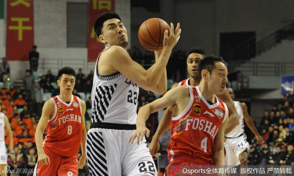 郭士强在场边挥拳怒吼，青筋暴起，那份对胜利的偏执和渴望，透过屏幕都能感受到灼热的温度。