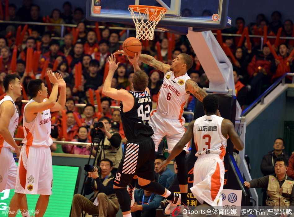 辽鲁大战风云再起,全能比斯利与孤单兰多夫上演冰火对决