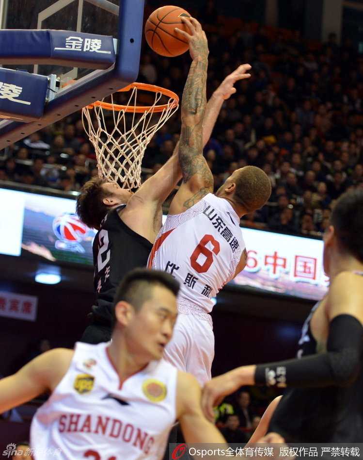 辽鲁大战风云再起,全能比斯利与孤单兰多夫上演冰火对决