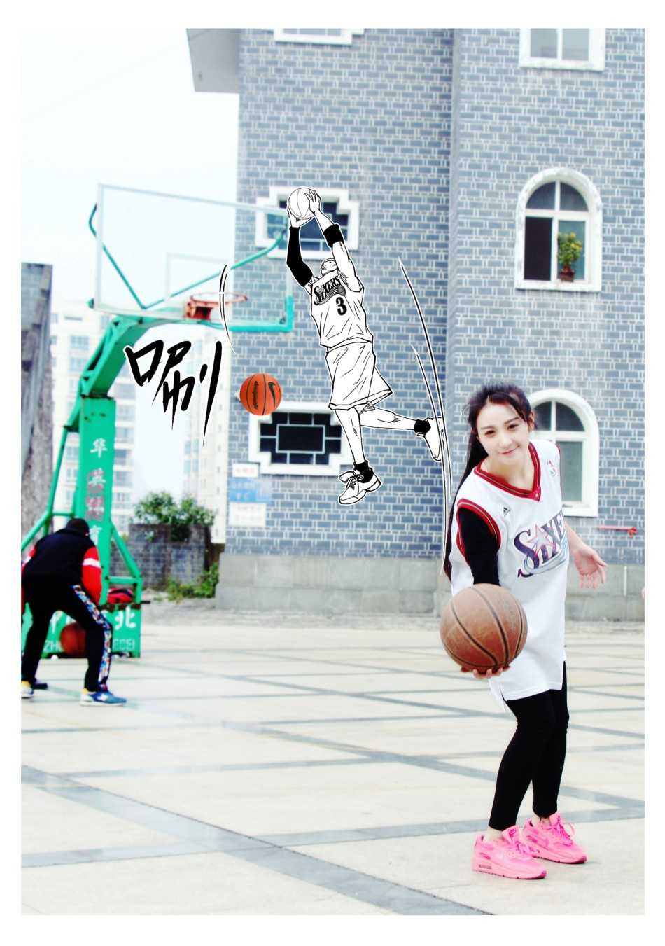 费城退役仪式上，艾弗森坐在场边与昔日的3号球衣静静对望，全场灯光汇聚于他一人身上，这一刻喧嚣散去，只留下费城之子和这座城市的永恒羁绊。