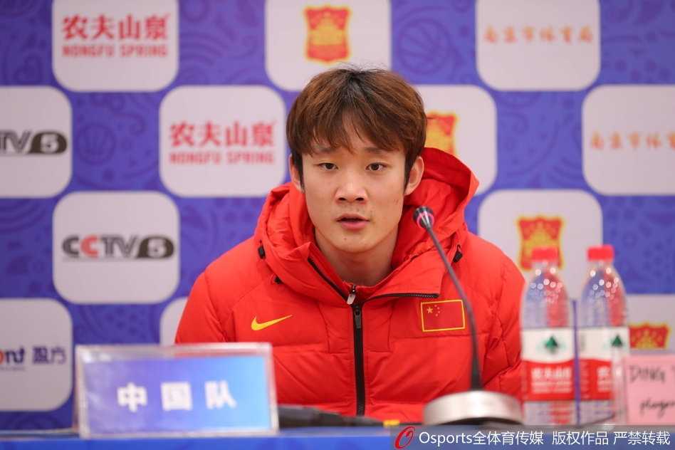 賽後發布會現場，丁彥雨航額頭上的汗珠還未乾透，他的表情中透露出經歷惡戰後的滿足與那份捨我其誰的擔當